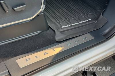 2026 Ford Super Duty F-350 Platinum Crew Cab Medium Bed - zdjęcie 18 z 50 - miniatura