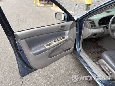 2002 Toyota Camry LE - zdjęcie 25 z 38 - miniatura