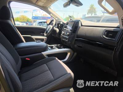 2024 Nissan TITAN SV Crew Cab Short Bed - zdjęcie 8 z 31 - miniatura