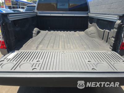 2024 Nissan TITAN SV Crew Cab Short Bed - zdjęcie 16 z 31 - miniatura