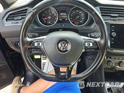 2021 Volkswagen Tiguan SE R-Line Black - zdjęcie 10 z 34 - miniatura