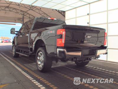 2025 Ford Super Duty F-250 Lariat Crew Cab Medium Bed - zdjęcie 6 z 18 - miniatura
