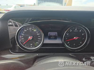 2017 Mercedes-Benz E 300 Sport 4MATIC Sedan - zdjęcie 12 z 33 - miniatura