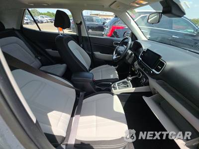 2025 Hyundai Venue SEL - zdjęcie 8 z 26 - miniatura