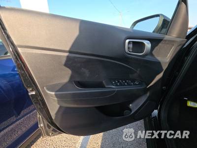 2025 Hyundai Venue SEL - zdjęcie 9 z 21 - miniatura