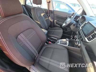 2025 Hyundai Venue SEL - zdjęcie 8 z 21 - miniatura