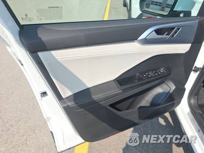 2025 Volkswagen Taos SE - zdjęcie 9 z 21 - miniatura