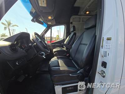 2025 Mercedes-Benz Sprinter 2500 Cargo Van Standard Roof 144.0" WB - zdjęcie 7 z 28 - miniatura