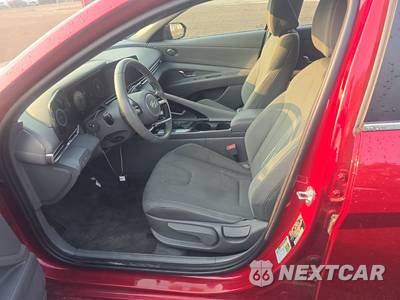 2025 Hyundai Elantra SEL Convenience - zdjęcie 7 z 17 - miniatura