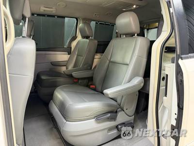 2012 Volkswagen Routan SE 121.2" WB - zdjęcie 8 z 24 - miniatura