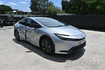 2024 Toyota Prius - zdjęcie 2 z 16 - miniatura