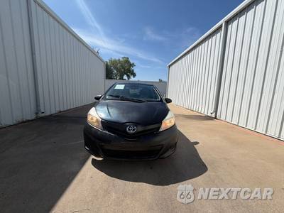 2012 Toyota Yaris LE Hatchback - zdjęcie 3 z 45 - miniatura