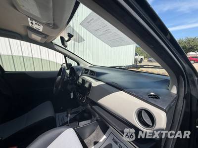 2012 Toyota Yaris LE Hatchback - zdjęcie 31 z 45 - miniatura