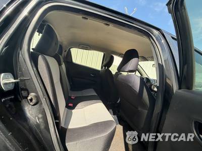 2012 Toyota Yaris LE Hatchback - zdjęcie 33 z 45 - miniatura