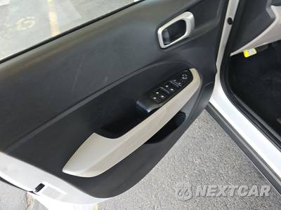 2025 Hyundai Venue SEL - zdjęcie 9 z 30 - miniatura