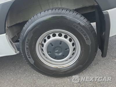 2019 Mercedes-Benz Sprinter 1500 Cargo Van Standard Roof 144.0" WB - zdjęcie 11 z 31 - miniatura