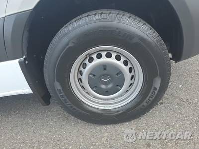2019 Mercedes-Benz Sprinter 1500 Cargo Van Standard Roof 144.0" WB - zdjęcie 9 z 31 - miniatura