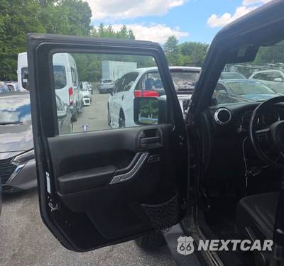 2013 Jeep Wrangler Unlimited Sahara - zdjęcie 12 z 19 - miniatura