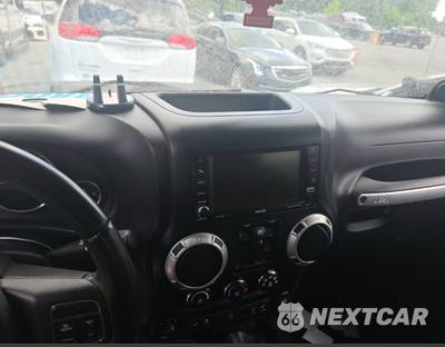 2013 Jeep Wrangler Unlimited Sahara - zdjęcie 13 z 19 - miniatura