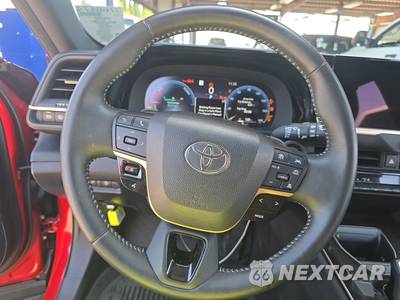2025 Toyota Crown Signia XLE - zdjęcie 10 z 34 - miniatura