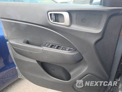 2025 Hyundai Venue SEL - zdjęcie 9 z 23 - miniatura