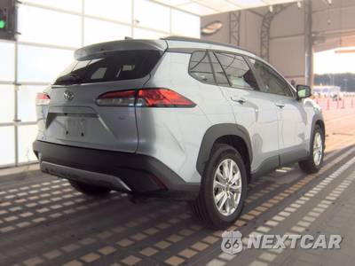 2025 Toyota Corolla Cross LE - zdjęcie 4 z 22 - miniatura