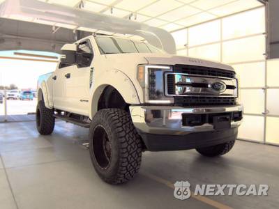 2019 Ford Super Duty F-250 XLT Crew Cab Medium Bed - zdjęcie 4 z 27 - miniatura