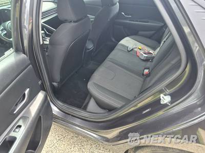 2021 Hyundai Elantra SE - zdjęcie 10 z 14 - miniatura