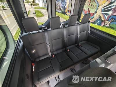 2025 Mercedes-Benz Sprinter 2500 Passenger Van Standard Roof 144.0" WB - zdjęcie 40 z 46 - miniatura
