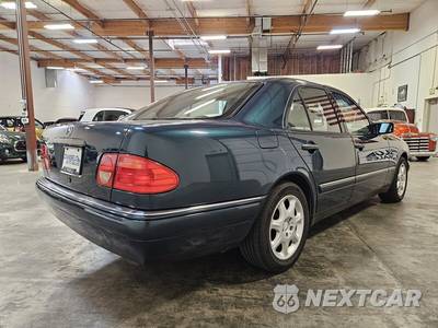 1998 Mercedes-Benz E 320 Sedan - zdjęcie 8 z 43 - miniatura
