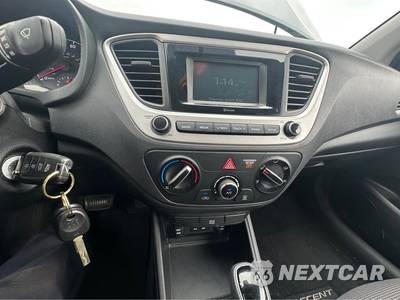 2019 Hyundai Accent SE - zdjęcie 7 z 13 - miniatura