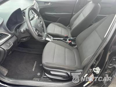2019 Hyundai Accent SE - zdjęcie 8 z 13 - miniatura