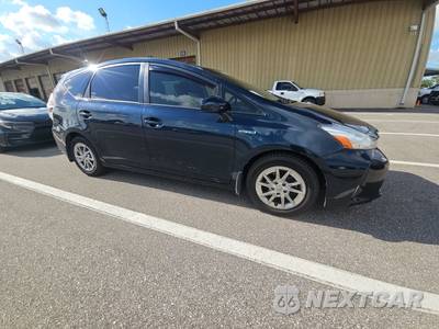 2017 Toyota Prius v Three - zdjęcie 3 z 41 - miniatura