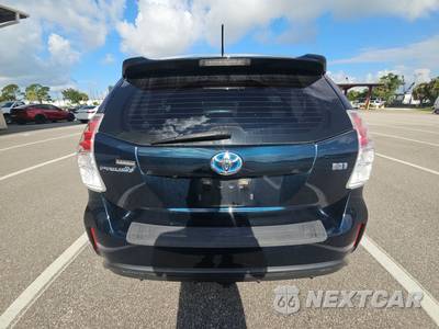 2017 Toyota Prius v Three - zdjęcie 5 z 41 - miniatura
