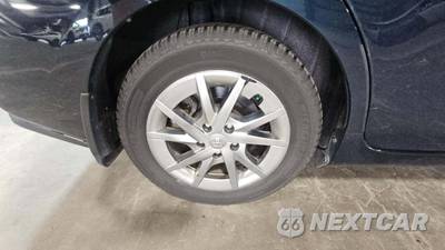 2017 Toyota Prius v Three - zdjęcie 34 z 41 - miniatura
