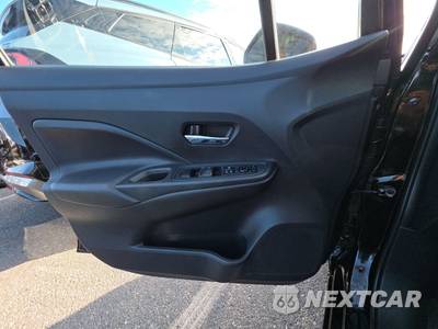 2025 Nissan Versa SV - zdjęcie 9 z 32 - miniatura
