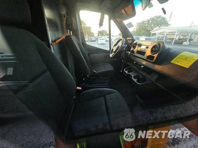2019 Mercedes-Benz Sprinter 2500 Cargo Van Standard Roof 144.0" WB - zdjęcie 8 z 16 - miniatura