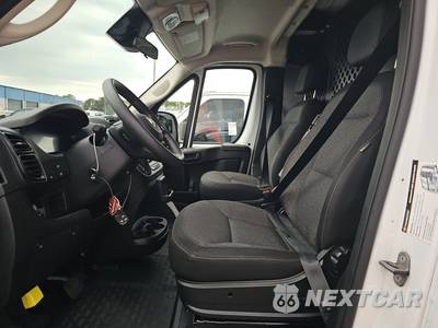 2025 Ram ProMaster 2500 Cargo Van Tradesman w/Passenger Seat Low Roof 136.0" WB - zdjęcie 7 z 24 - miniatura