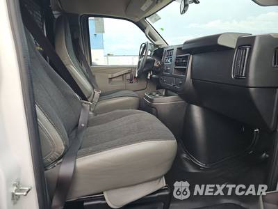 2025 GMC Savana 2500 Cargo Van 1WT 135.0" WB - zdjęcie 8 z 20 - miniatura