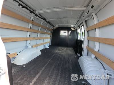 2025 GMC Savana 2500 Cargo Van 1WT 135.0" WB - zdjęcie 15 z 30 - miniatura