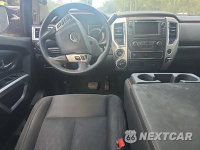 2019 Nissan TITAN SV Crew Cab Short Bed - zdjęcie 14 z 21 - miniatura