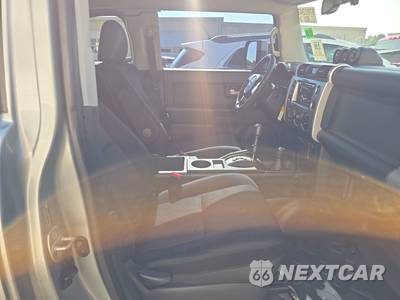 2010 Toyota FJ Cruiser w/Rear Doors - zdjęcie 8 z 33 - miniatura