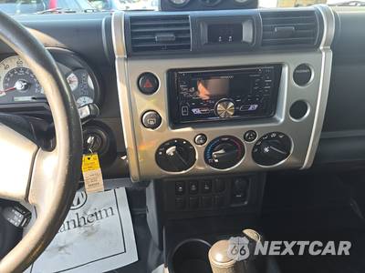 2010 Toyota FJ Cruiser w/Rear Doors - zdjęcie 11 z 33 - miniatura