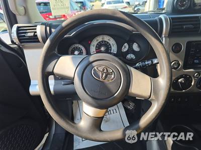 2010 Toyota FJ Cruiser w/Rear Doors - zdjęcie 10 z 33 - miniatura