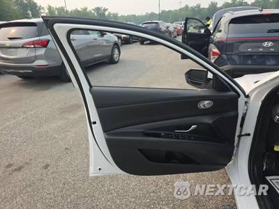 2025 Hyundai Elantra SEL Convenience - zdjęcie 9 z 18 - miniatura