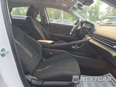 2025 Hyundai Elantra SEL Convenience - zdjęcie 8 z 18 - miniatura