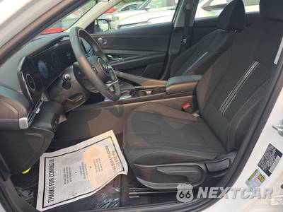 2025 Hyundai Elantra SEL Convenience - zdjęcie 7 z 18 - miniatura