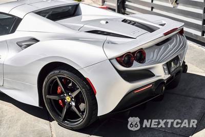 2022 Ferrari F8 Spider Convertible - zdjęcie 18 z 50 - miniatura