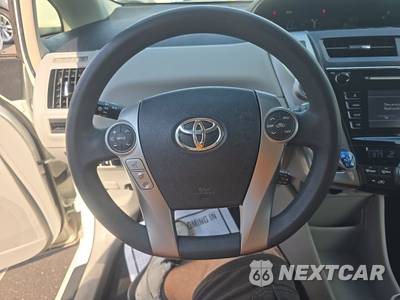 2017 Toyota Prius v Two - zdjęcie 10 z 22 - miniatura