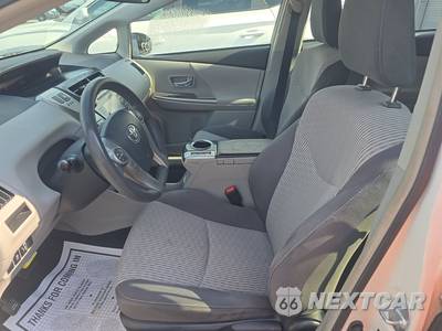 2017 Toyota Prius v Two - zdjęcie 7 z 22 - miniatura
